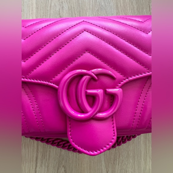 SOLD. Gucci GG Marmont Shoulder Bag! Beautiful Fuchsia color! - Picture 3 of 11